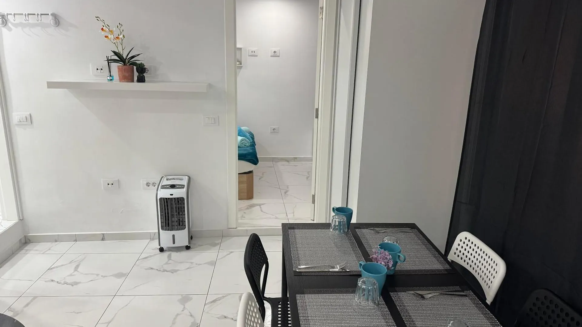Heart Of Los Cristianos Modern Apartment Close To The Sea In Tenerife  לוס כריסטיאנוס